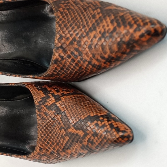 Heels 6.5 color is orange and black - Picture 3 of 5